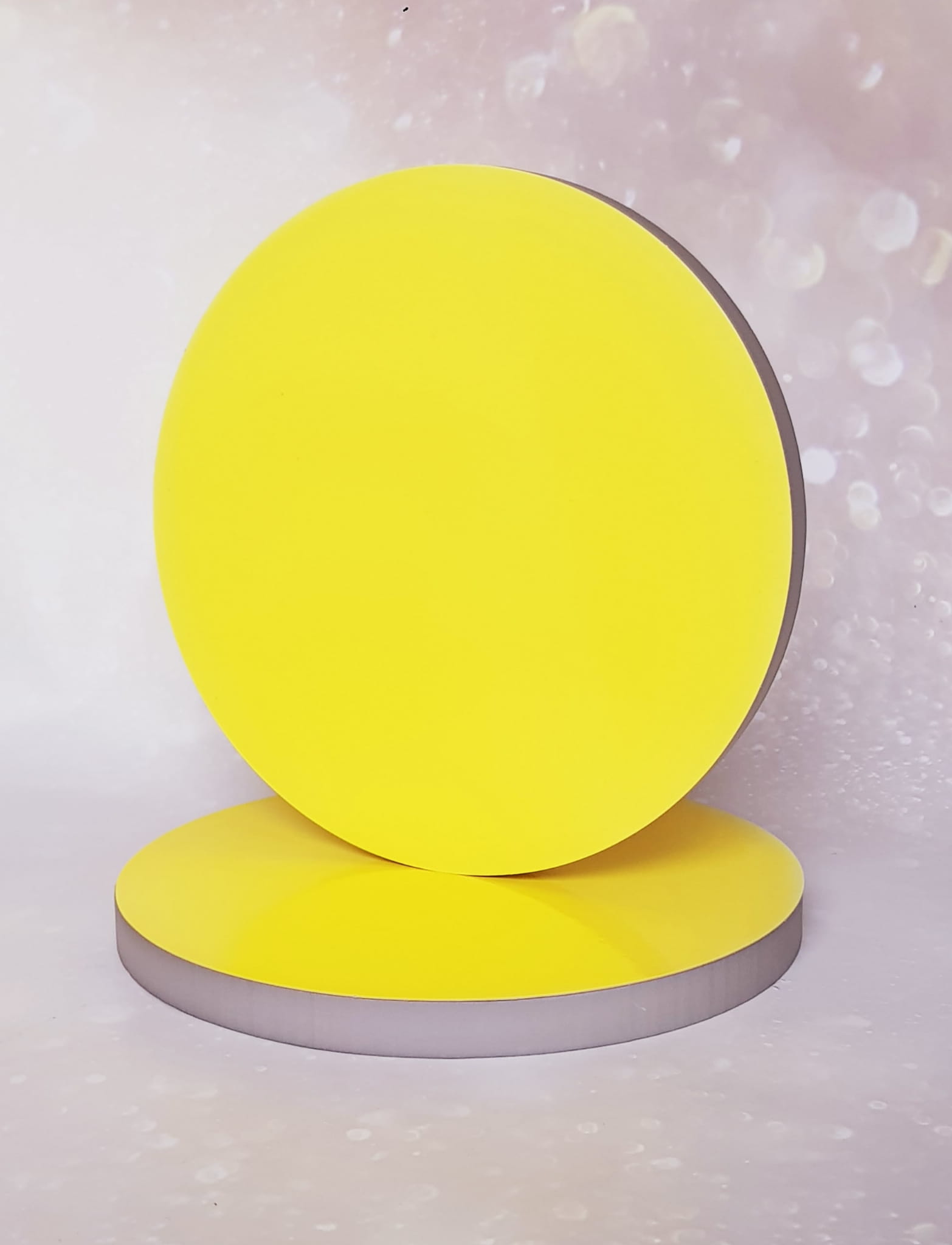 Żółty podkład pod tort okrągły o wymiarze 26cm