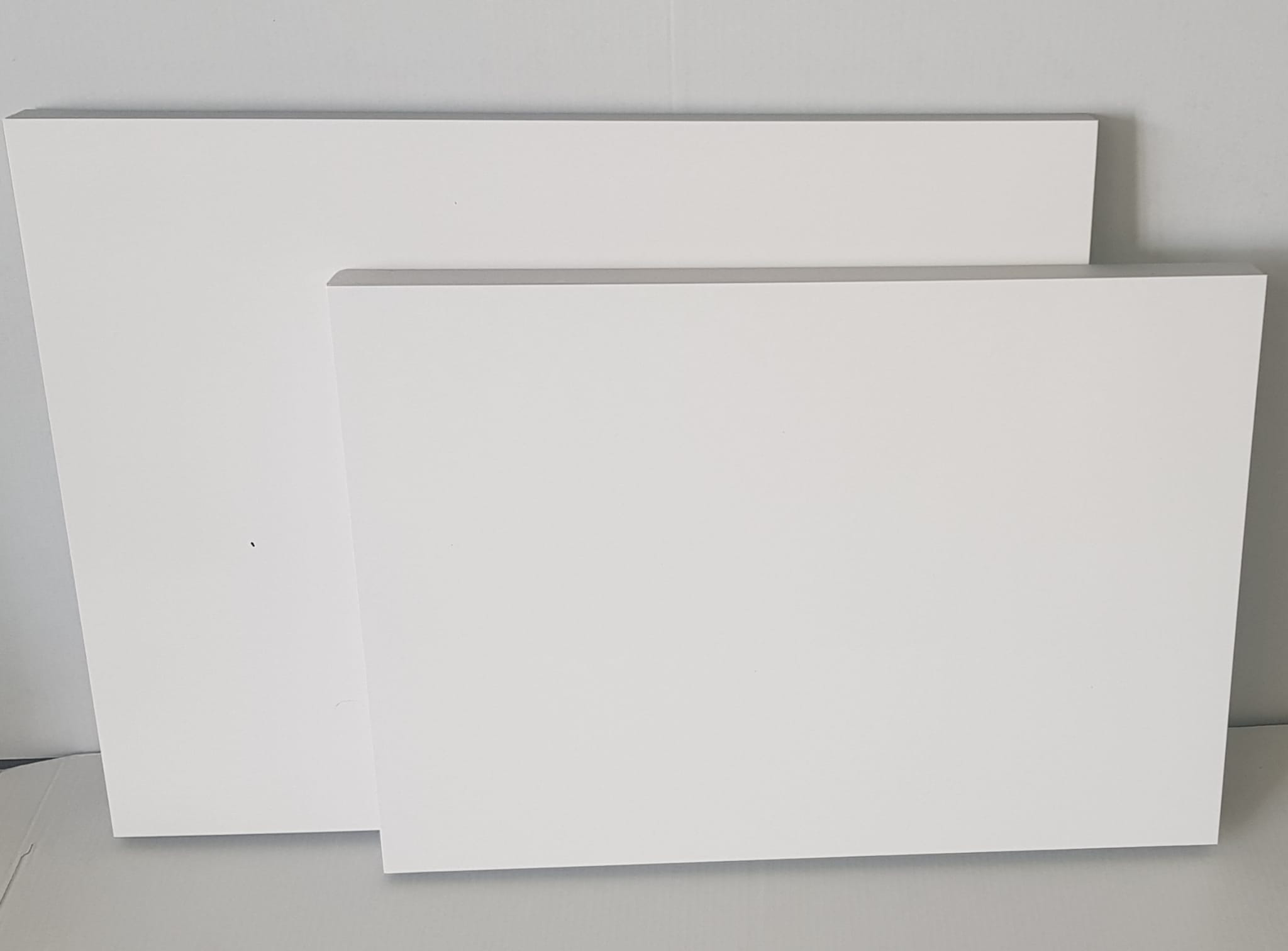 Biały podkład pod tort prostokątny o wymiarze 35x25cm